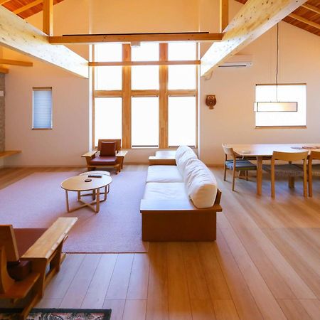 Tsuru Apartments NakaNakafurano Buitenkant foto